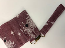 Load image into Gallery viewer, 3 slot card wallet with keychain
