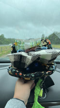 Load image into Gallery viewer, Sling bag
